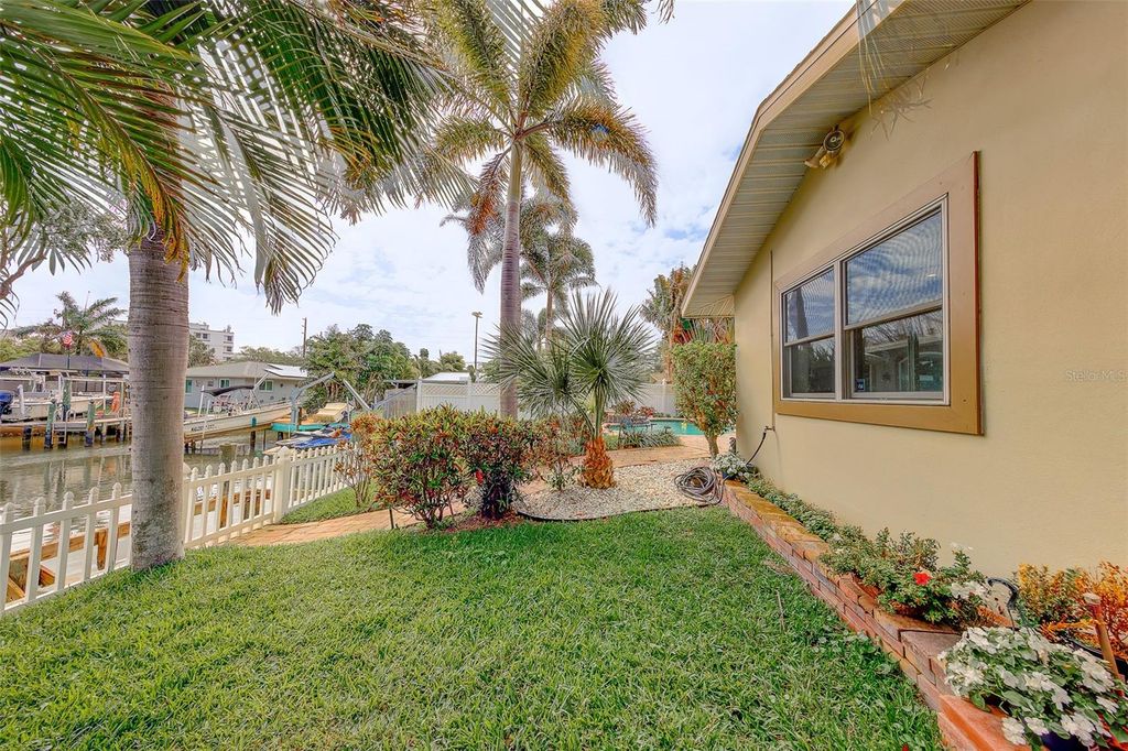 Image 41 of property listing at 2017 COVE DRIVE, Largo, FL 33774