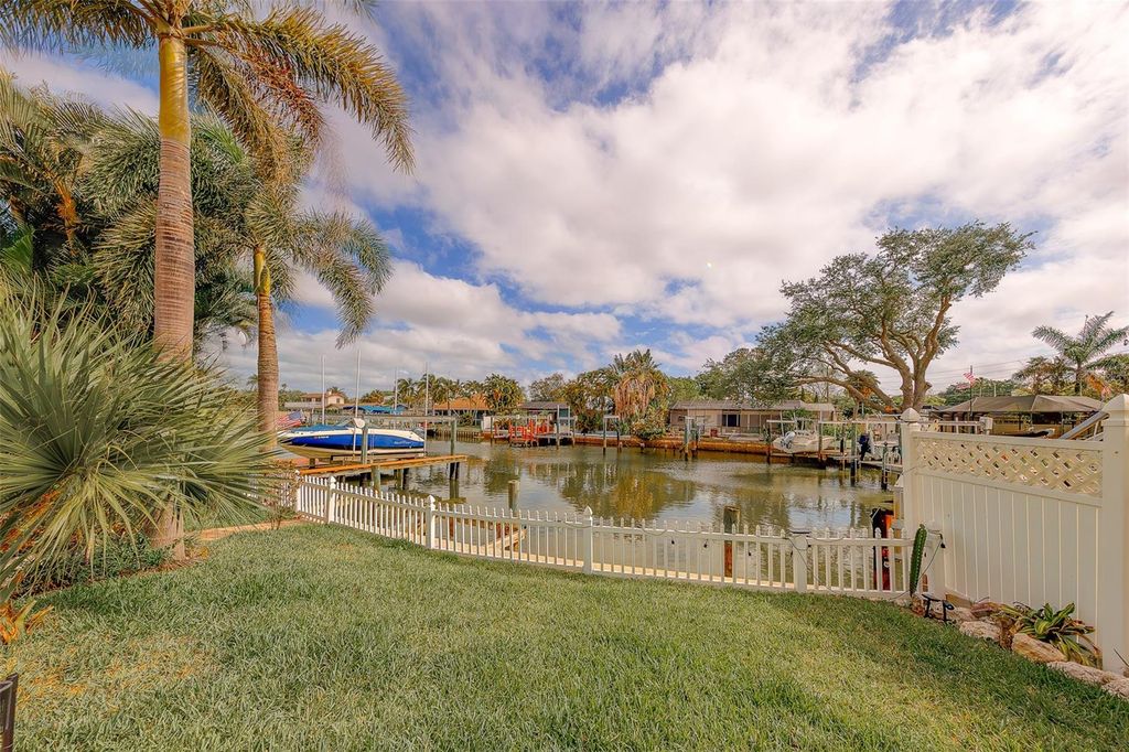 Image 42 of property listing at 2017 COVE DRIVE, Largo, FL 33774