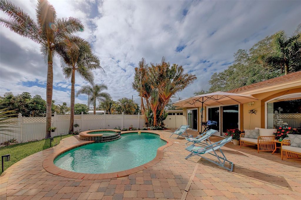 Image 43 of property listing at 2017 COVE DRIVE, Largo, FL 33774