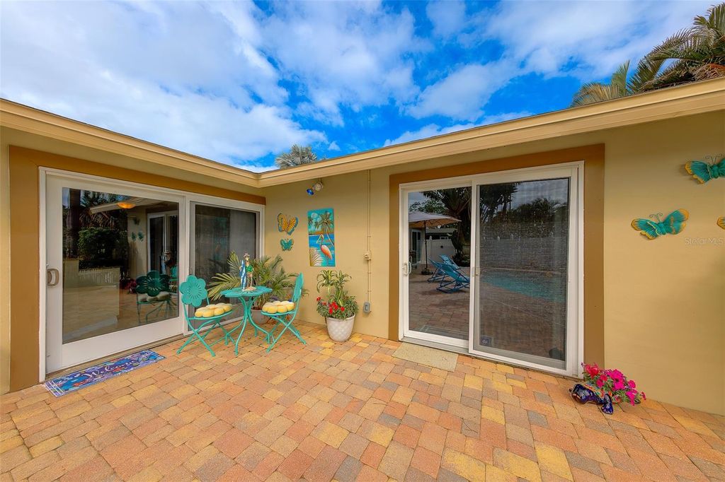 Image 44 of property listing at 2017 COVE DRIVE, Largo, FL 33774