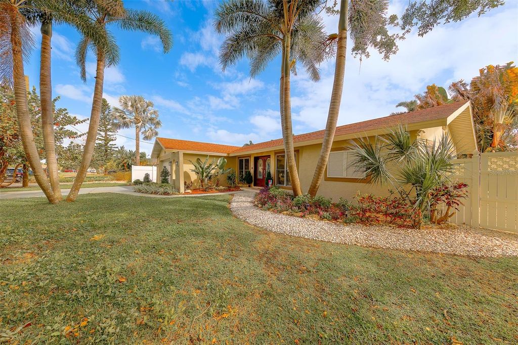 Image 49 of property listing at 2017 COVE DRIVE, Largo, FL 33774
