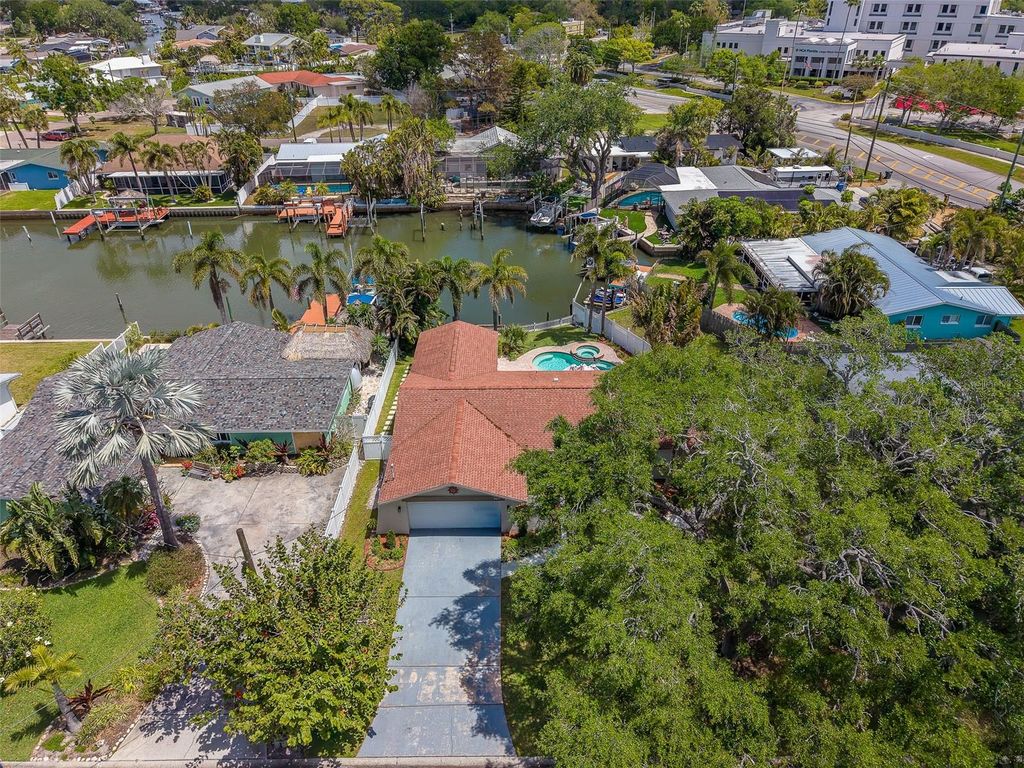 Image 53 of property listing at 2017 COVE DRIVE, Largo, FL 33774