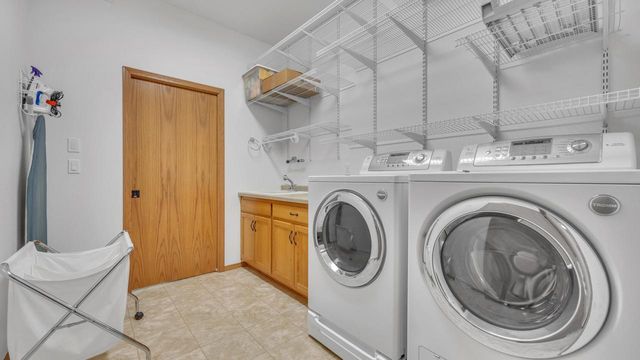 3011 Rolling Hills DRIVE, Manitowoc, WI 54220