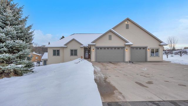 3011 Rolling Hills DRIVE, Manitowoc, WI 54220
