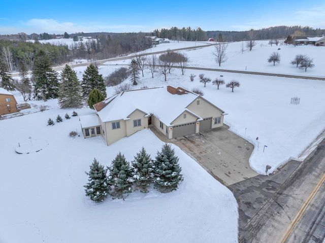 3011 Rolling Hills DRIVE, Manitowoc, WI 54220