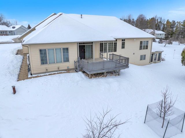 3011 Rolling Hills DRIVE, Manitowoc, WI 54220