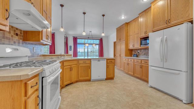 3011 Rolling Hills DRIVE, Manitowoc, WI 54220