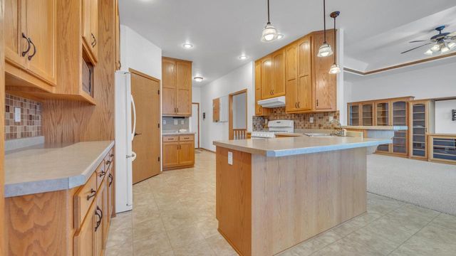 3011 Rolling Hills DRIVE, Manitowoc, WI 54220