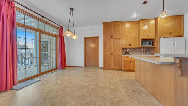 3011 Rolling Hills DRIVE, Manitowoc, WI 54220