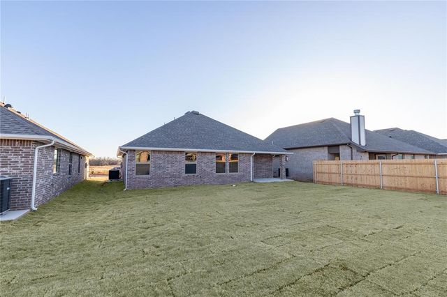 12321 SW 32nd Street, Yukon, OK 73099