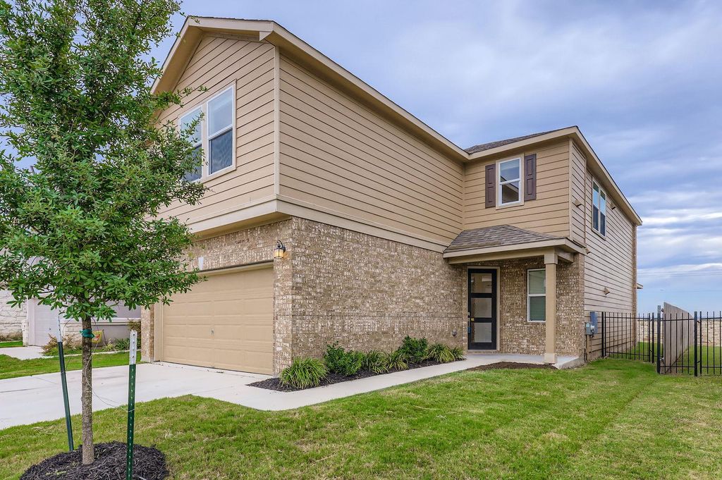 7806 Song Sparrow DR 4, Austin, TX 78744