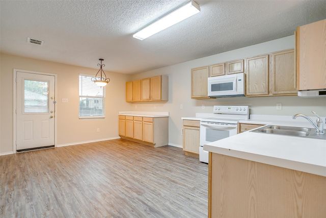 3944 Foxhound Lane, Fort Worth, TX 76123
