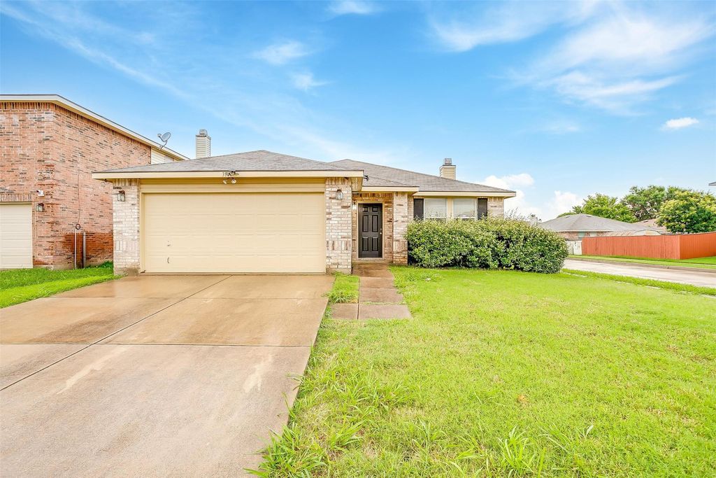 3944 Foxhound Lane, Fort Worth, TX 76123