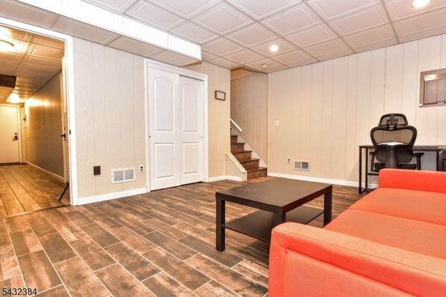 15 Brookside Hts B, Wanaque Boro, NJ 07465
