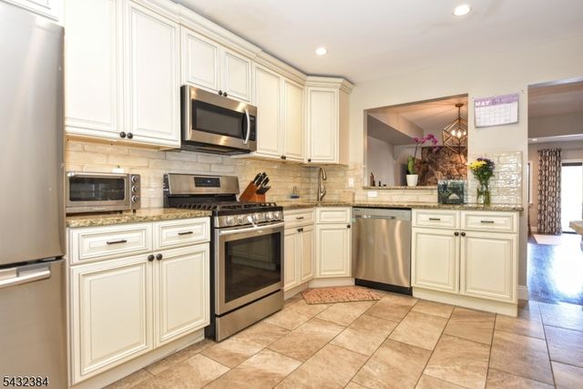 15 Brookside Hts B, Wanaque Boro, NJ 07465