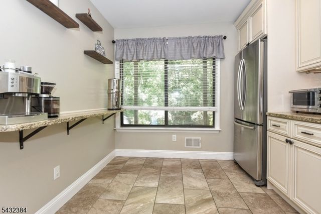 15 Brookside Hts B, Wanaque Boro, NJ 07465
