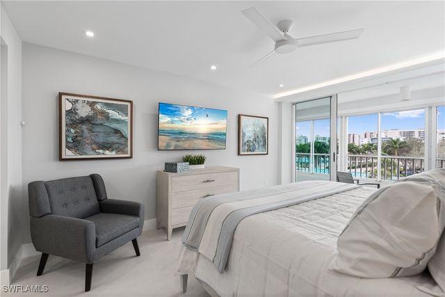 21 Bluebill AVE B-302, Naples, FL 34108