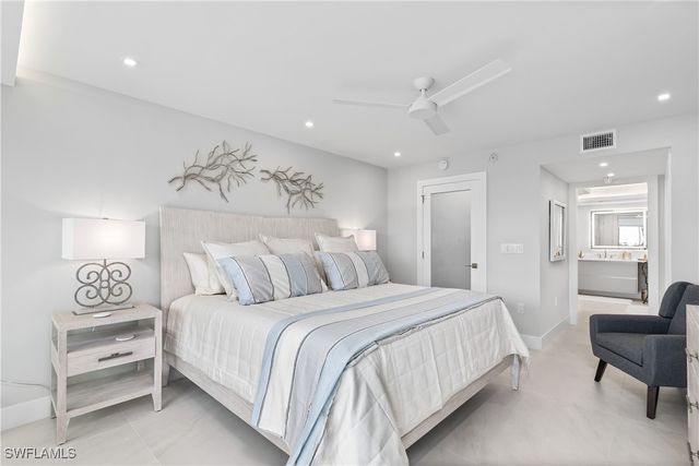 21 Bluebill AVE B-302, Naples, FL 34108