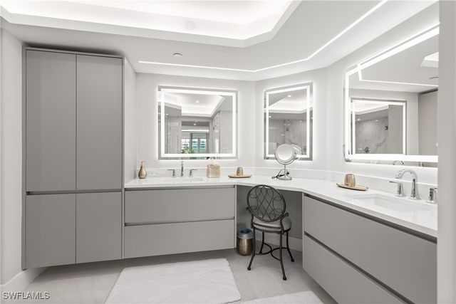 21 Bluebill AVE B-302, Naples, FL 34108