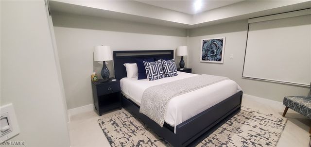 21 Bluebill AVE B-302, Naples, FL 34108