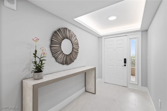 21 Bluebill AVE B-302, Naples, FL 34108