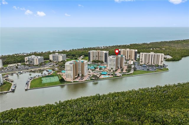 21 Bluebill AVE B-302, Naples, FL 34108