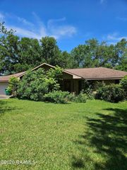 1071 Lynn Romero Drive, Breaux Bridge, LA 70517
