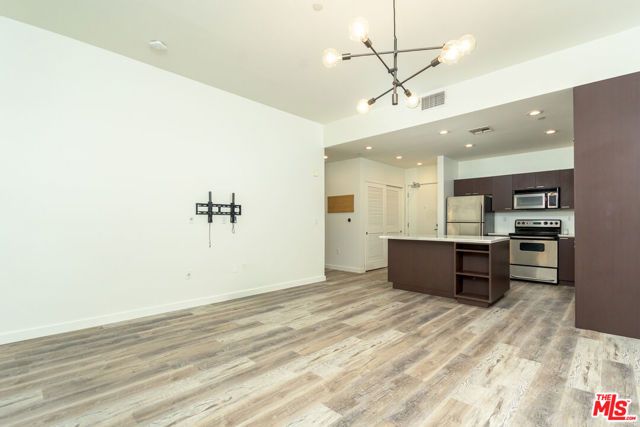 630 W 6th Street 207, Los Angeles, CA 90017