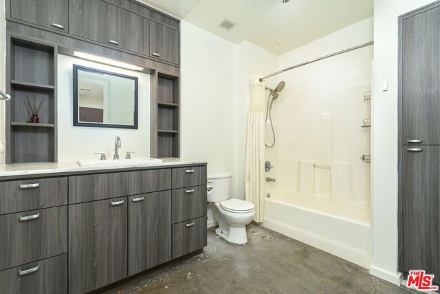 630 W 6th Street 207, Los Angeles, CA 90017