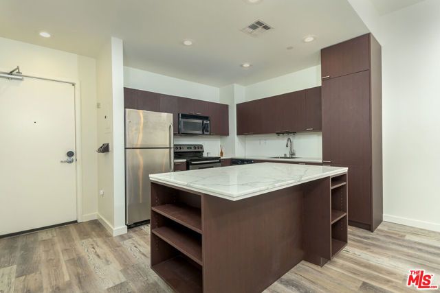 630 W 6th Street 207, Los Angeles, CA 90017
