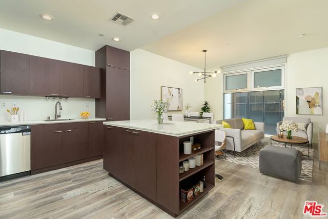 630 W 6th Street 207, Los Angeles, CA 90017