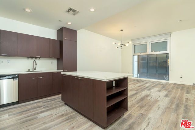 630 W 6th Street 207, Los Angeles, CA 90017