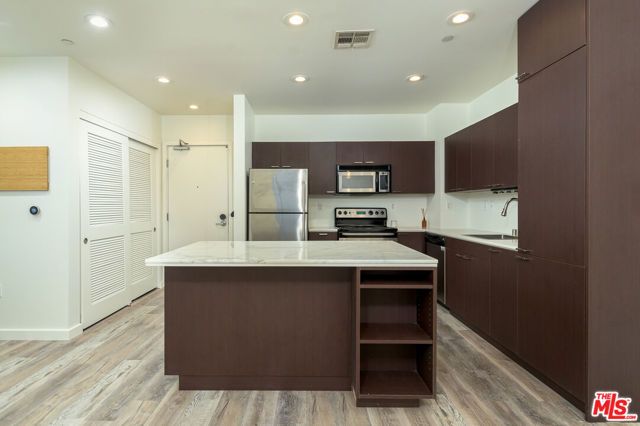 630 W 6th Street 207, Los Angeles, CA 90017