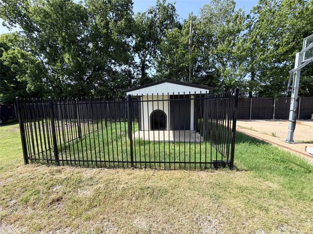 222 County Road 876, Princeton, TX 75407