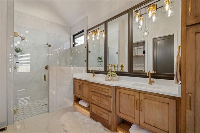 11535 S Sunray Drive, Olathe, KS 66061