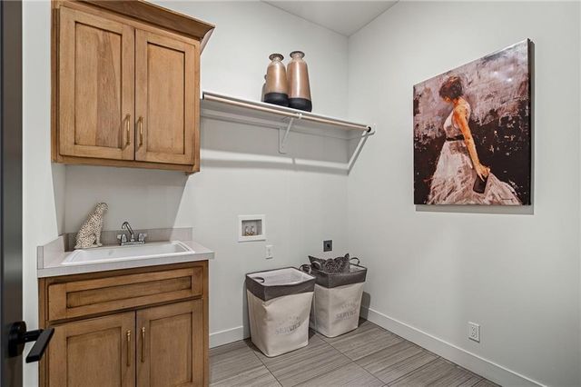 11535 S Sunray Drive, Olathe, KS 66061