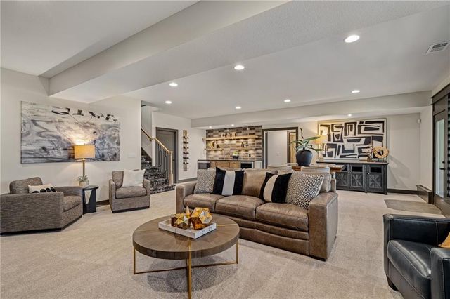 11535 S Sunray Drive, Olathe, KS 66061