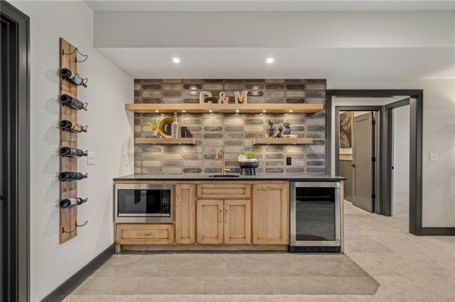 11535 S Sunray Drive, Olathe, KS 66061