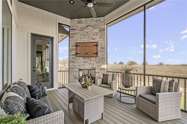 11535 S Sunray Drive, Olathe, KS 66061