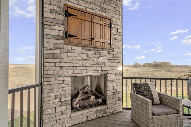 11535 S Sunray Drive, Olathe, KS 66061