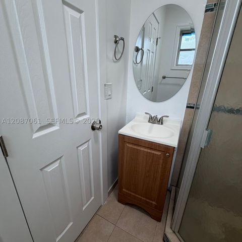 3932 NW 39th Ave, Lauderdale Lakes, FL 33309