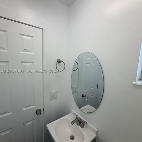 3932 NW 39th Ave, Lauderdale Lakes, FL 33309