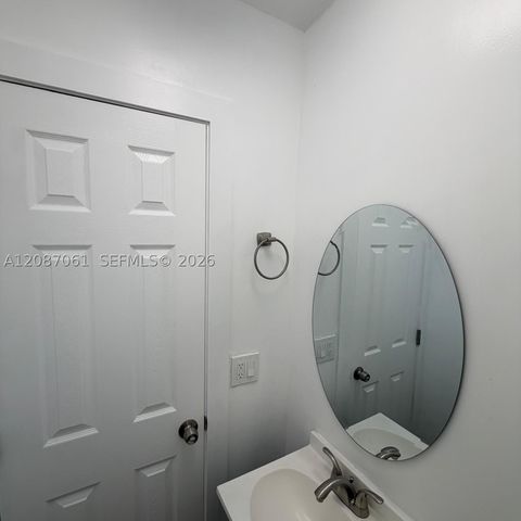3932 NW 39th Ave, Lauderdale Lakes, FL 33309