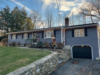 77 Beechwood Rd, Holden, MA 01520