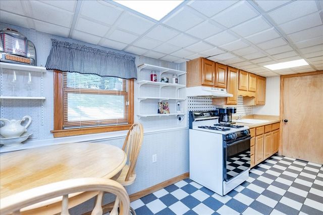 8 Judith Road, Peabody, MA 01960