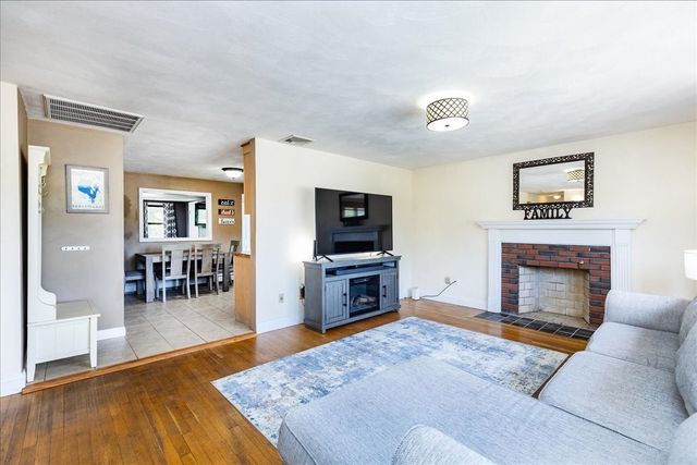 8 Judith Road, Peabody, MA 01960