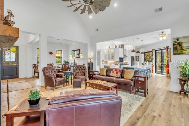 400 Shoreside Dr, Hardeeville, SC 29927