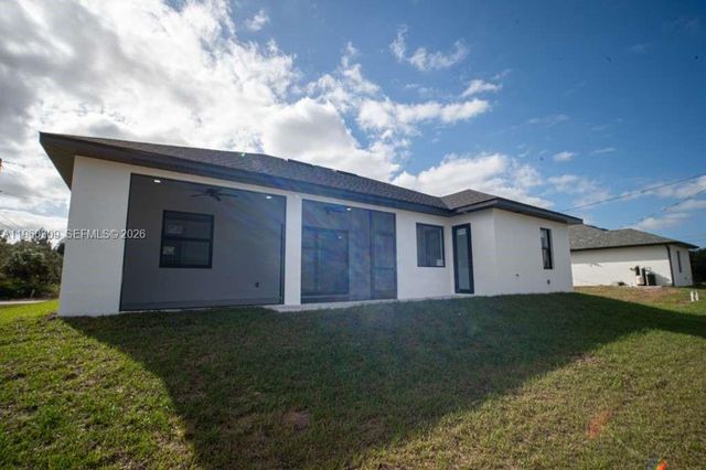 2903 E 17th St, Lehigh Acres, FL 33972