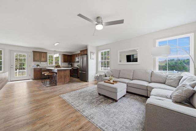 10 Colburn Road, New Boston, NH 03070