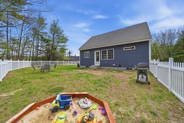 10 Colburn Road, New Boston, NH 03070